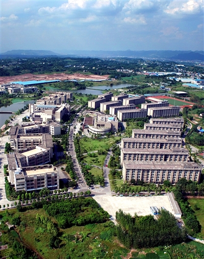 山水映衬人才摇篮。