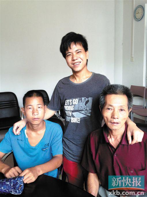 ■忧心如焚后与弟弟再相见,哥哥赖娘顺笑得格外灿烂。