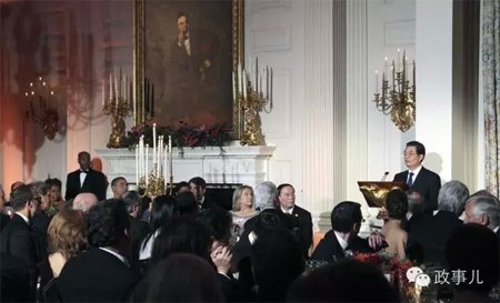 2011年1月，奥巴马在白宫设国宴欢迎胡锦涛。