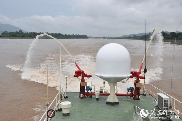 主力执法艇在巡航期间进行了装备测试 摄影：李朋飞