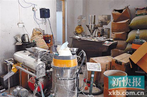 ■警方现场查获的原料和生产机器。