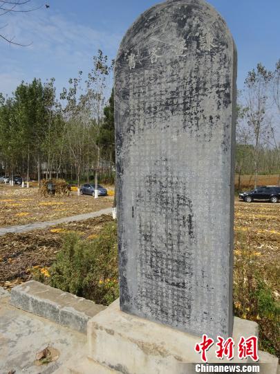 李斯墓前的《谏逐客书》石碑　卫然　摄