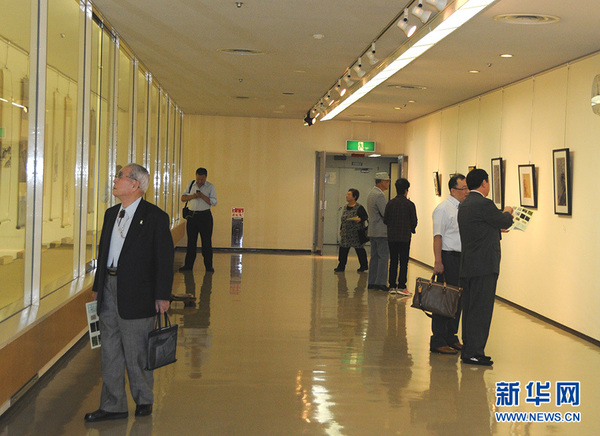 中国岭南画院画家作品展在日本奈良县文化会馆开幕（新华社记者马兴华摄）