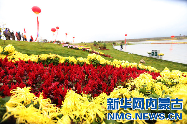 哈拉沁生态公园的美景让人很难相信这里曾经是采砂沟 李倩摄