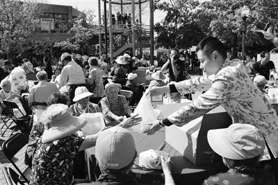 芝加哥华人举办中秋嘉年华|庆祝|义工_凤凰资