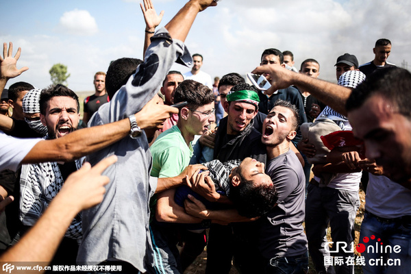 当地时间2015年10月9日,加沙城,5名巴勒斯坦人在与以色列安全部队冲突中被打死,另有25人受伤。图片来源:Anadolu Agency/Getty Images/CFP