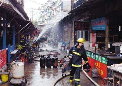芜湖餐馆液化气罐爆炸17人遇难|灭火器|大火