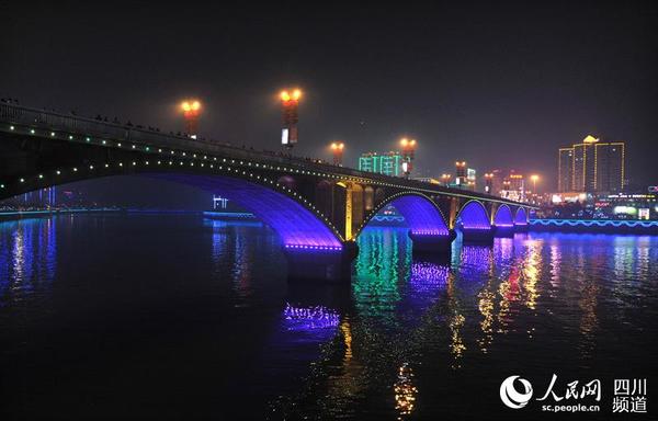 内江的桥。（王斌 摄）