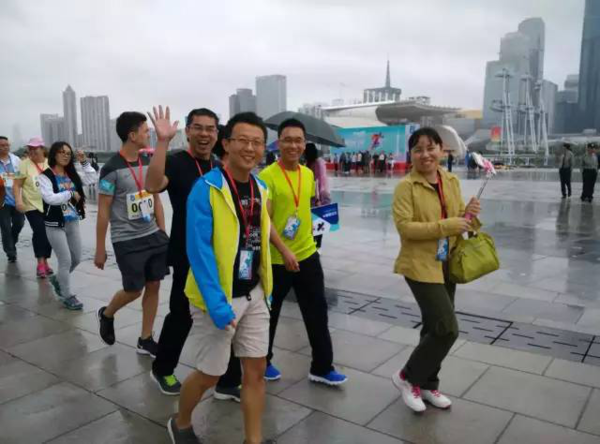 互动派嘉宾组成员体验登塔