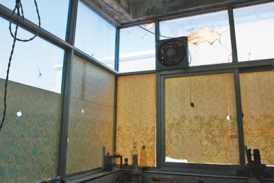 许昌窗玻璃频遭钢珠弹袭击 警方已受理展开调