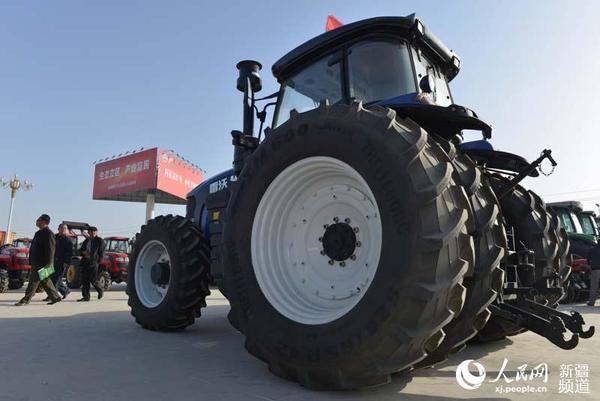 交易会上的农机展示。李晓啸 摄
