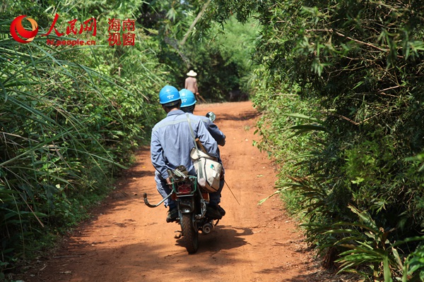 巡线路上（南方电网供图）