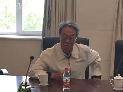 图：王蒙部长讲述当年在伊宁的生活工作经历