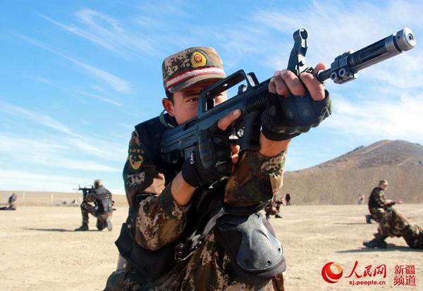 新疆边防:戈壁练尖兵 官兵保稳定(图)|新疆|执勤