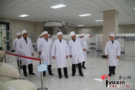 中纤局在乌苏市哈图布呼镇棉花收购点了解籽棉收购情况