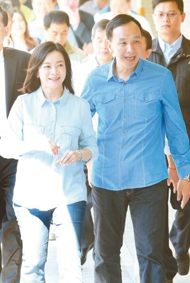 朱立伦和妻子。资料图