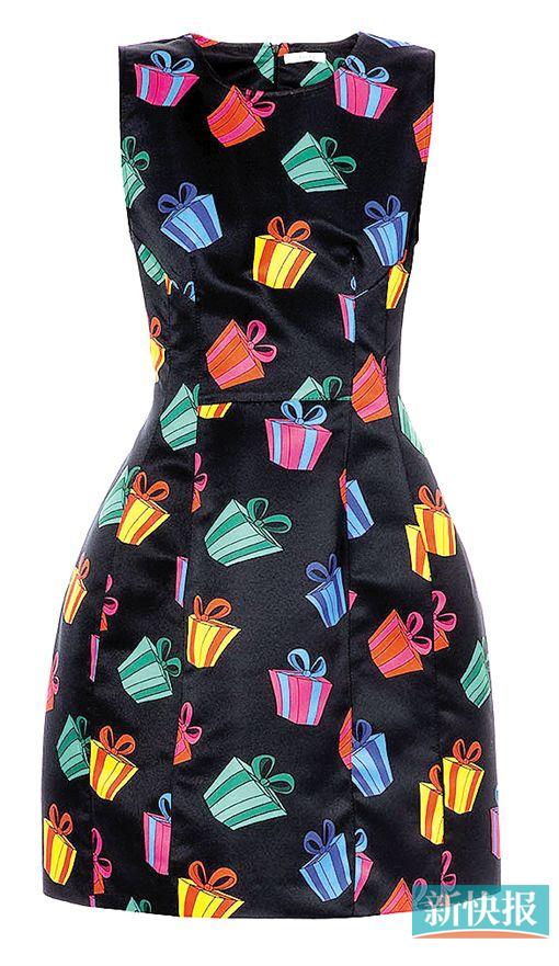 iBlues 40周年特别版连衣裙,廓形简洁,款式经典,无龄感十足。