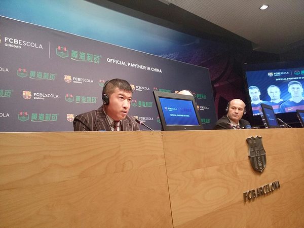 黄海制药董事长王泽楷先生在签约现场回答记