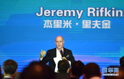 杰里米 里夫金在思客会现场 摄影/郭小天
