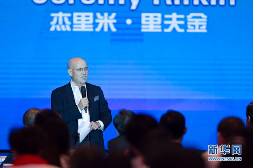 美国华盛顿特区经济趋势基金会总裁杰里米 里夫金在思客会发表演讲 摄影/郭小天