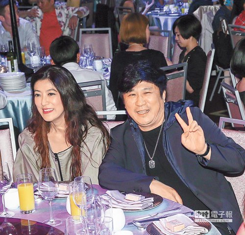 康熙制作人钟欣怡新婚 综艺明星到场祝贺(图