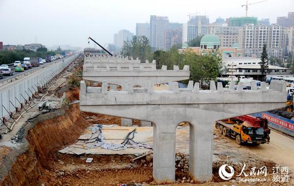 昌九快速路一期工程正在施工，预计后年竣工，该快速路建成后为双向六车道，行车速度80km/h。