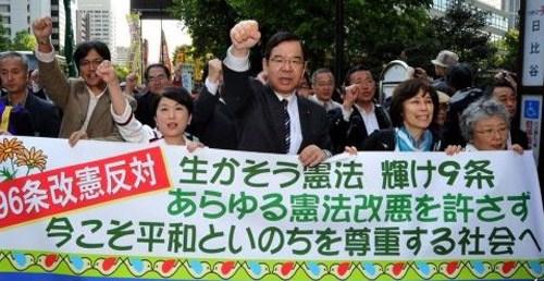 日本共产党街头拉选票。