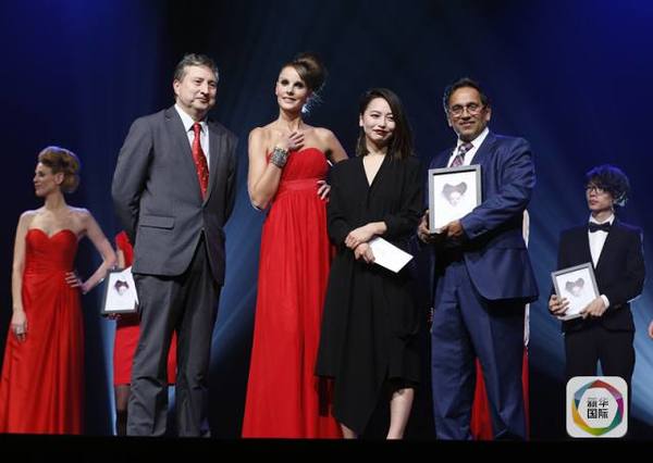 　　中国设计师梁舒获设计大赛第二名。