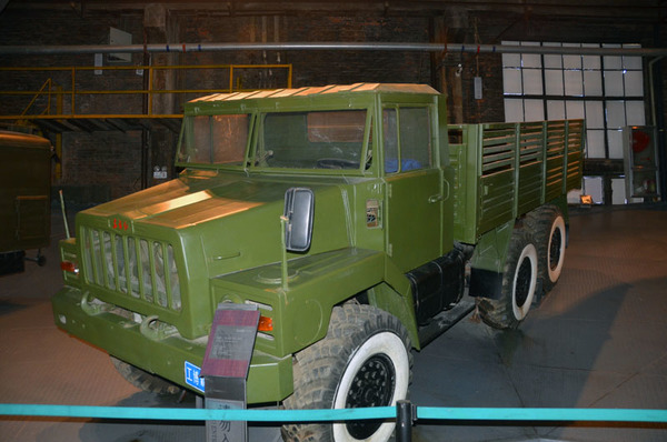 我国60年代生产的东方红665货车