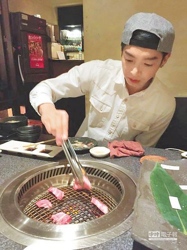 辰亦儒日本购物想谎报年龄 被店员夸肌肉大(图