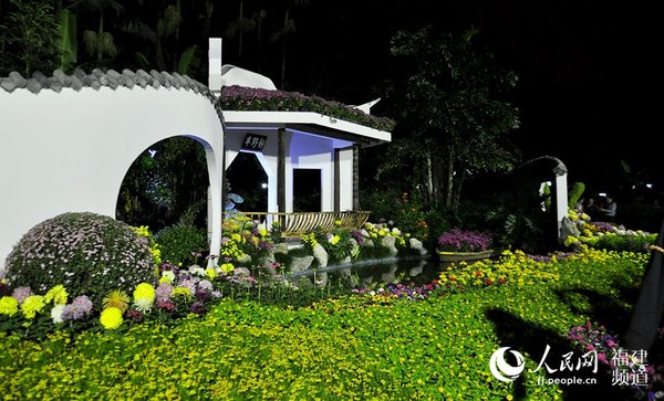 再现民国时期福州“半野轩”菊花盛况。 吴隆重 摄