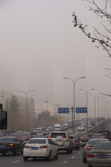 大雾笼罩沈城 空气转为轻度污染|天气预报|气象