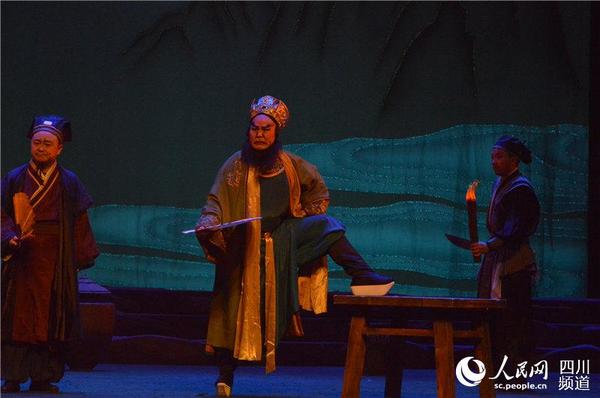 昨晚，首届四川艺术节文华奖展演剧目之一的川剧《望娘滩》在四川省川剧院上演。四川省文化厅供图