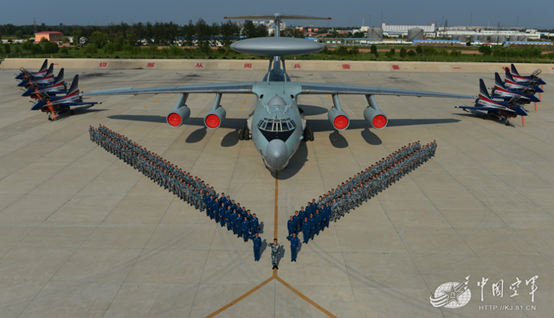 在9月3日胜利日阅兵训练中，受阅空警2000与8架歼10A的全家福。