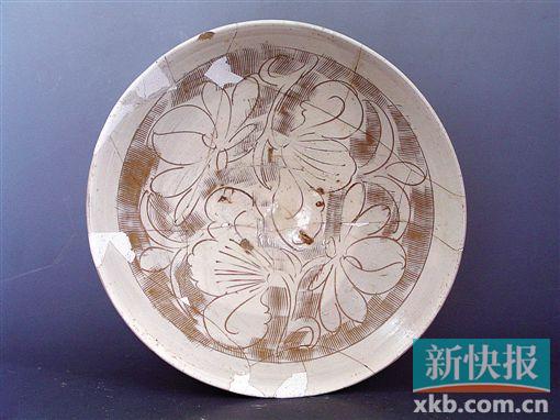 ■宋　磁州窑白釉划篦花大碗