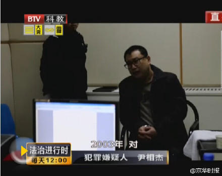 ①地点：北京朝阳区朝阳北路附近某小区；②供认不讳：“真惭愧，你说我这多没脸……”；③自曝：2003年接触毒品，起初是摇头丸等；④专家：被判有期徒刑的出狱人员，5年内再犯属于累犯，将从重处罚。