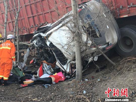 黑龙江肇东市境内3车相撞致4死1伤 原因待查