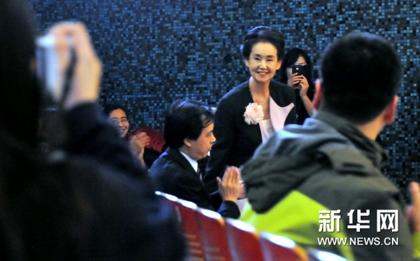 14日,日本演员中野良子在京出席“高仓健回顾展”开幕式。(新华网 张一 摄)