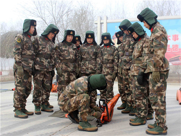 传授风力灭火机操作使用方法