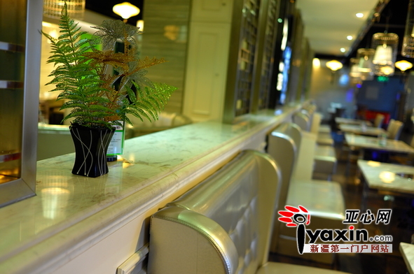 店里环境幽雅，整体设计以雅致为主