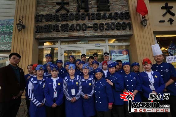 服务人员一律着蓝色水手服，是不是心情瞬间也跟着明朗起来了