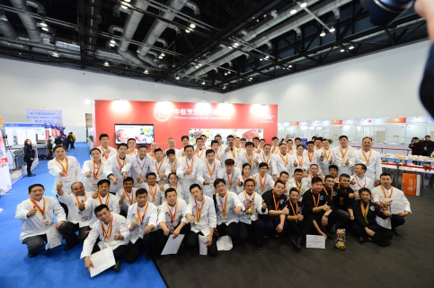 16支国际和地区参赛队合影