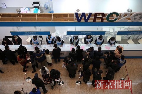 市民可以持身份证在观众服务处免费领取入场门票。