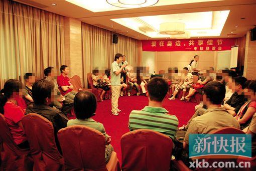 ■社工与艾滋病感染者中秋联谊。