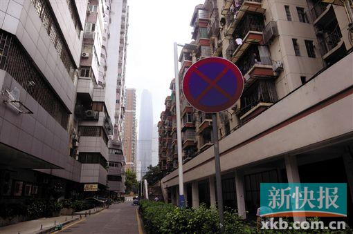 ■五羊新城东望珠江新城,是上世纪八十年代广州城市东拓的重要里程碑,右侧是连通整个新城的双层步行系统。