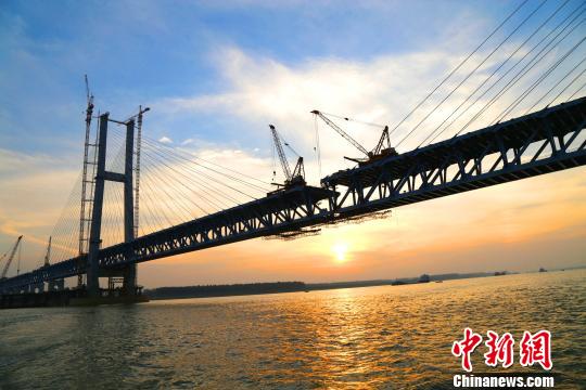 世界最大跨度重载铁路桥梁精确合龙|长江|主跨