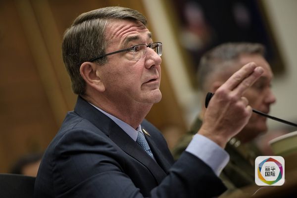 　　12月1日，美国国防部长阿什顿·卡特出席国会听证会。（图片来源：新华／法新）