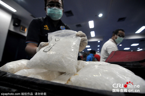 　　当地时间2015年12月4日，印度尼西亚雅加达，雅加达印尼国家禁毒组近日抓获一名35岁名为Tommy Lim的走私冰毒者。图片来源：sipaphoto