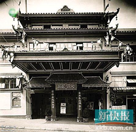 ■海外唐人街的剧场历史悠久,条件有限,很难上演大型新编粤剧。图为美国旧金山唐人街的大中华戏院,摄于1925年。