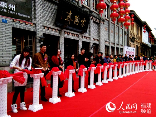 ��ǧ����ɰ����Ʒ�����������ͼΪչ�������ʽ�ֳ�